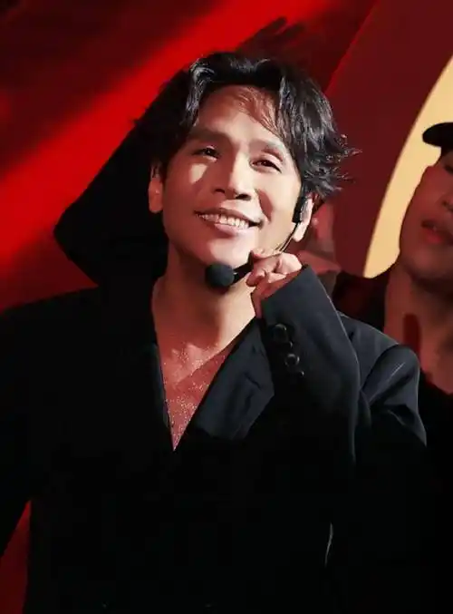 43岁宋小宝爆改成王嘉尔,一下年轻20岁!