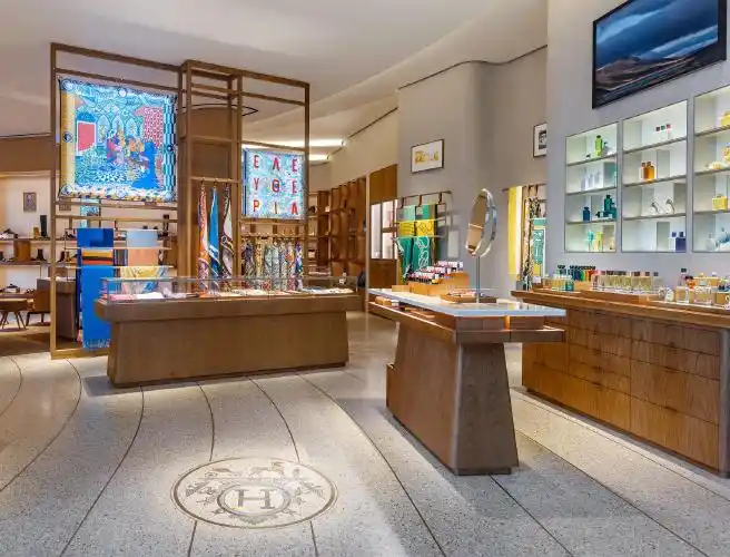 一座坐落于活力城市中的现代之家爱马仕深圳湾万象城专卖店全新开幕