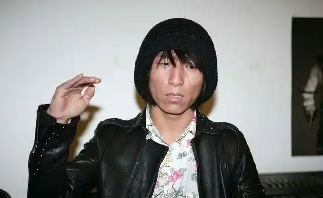 陈羽凡吸毒被抓,演唱会凉了,火了20年的羽泉组合也要凉了