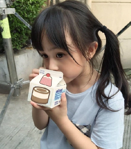 她6岁就出道,因太漂亮被网友禁止整容,如今长大颜值令人惊讶!