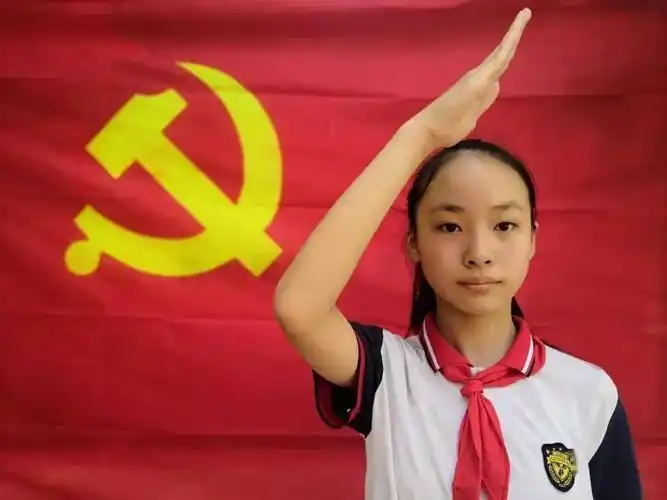 请党放心 强国有我——聊城共青团员,少先队员这样庆祝建党百年!_党旗