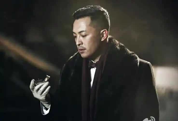 富大龙绅士写真