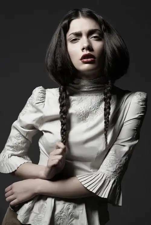 保加利亚美女摄影师迪利亚纳的性感时尚大片