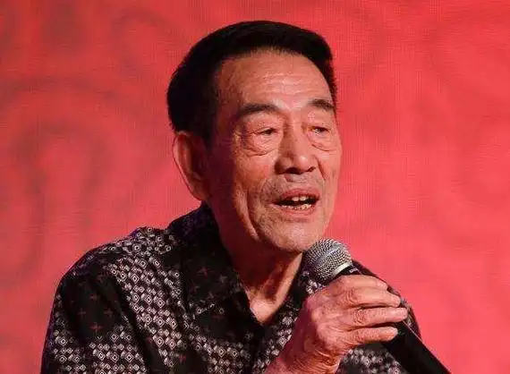 相声演员杨少华曾经为马志明,赵伟洲捧哏都是二人父辈晚年的嘱托