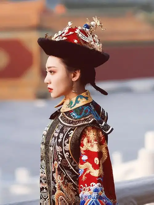皇后的朝服和吉服清装写真