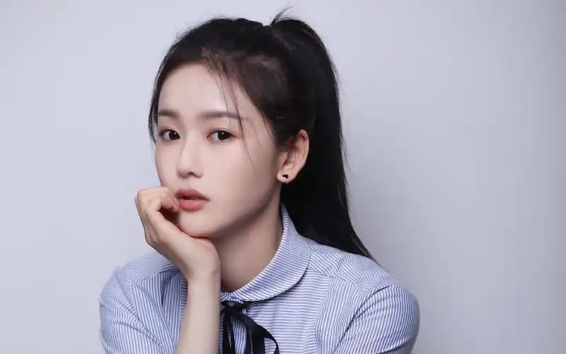 清纯小仙女张馨月甜美白嫩诱人写真