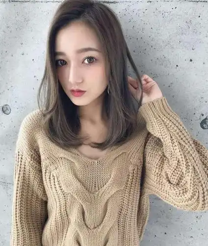 小脸女生适合什么发型?搞懂这几个技巧,长发短发轻松驾驭!