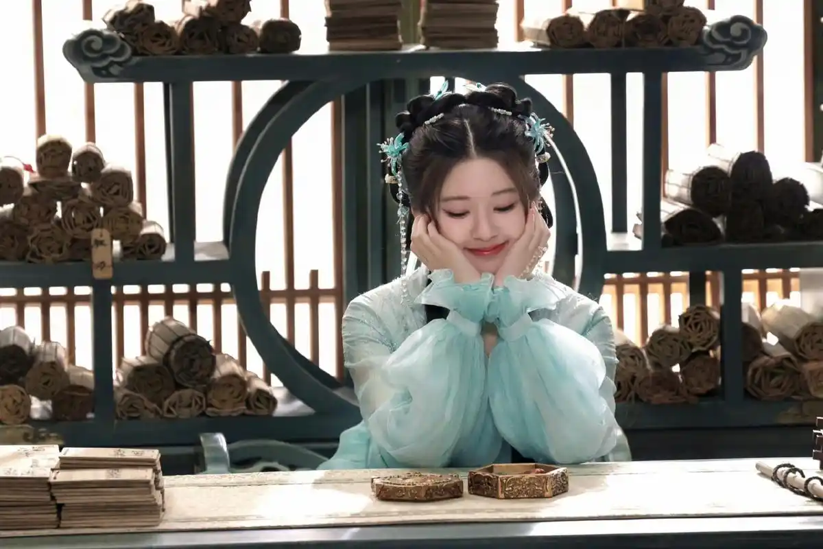 赵露思捧脸照娇媚又可爱,是小仙女一枚了