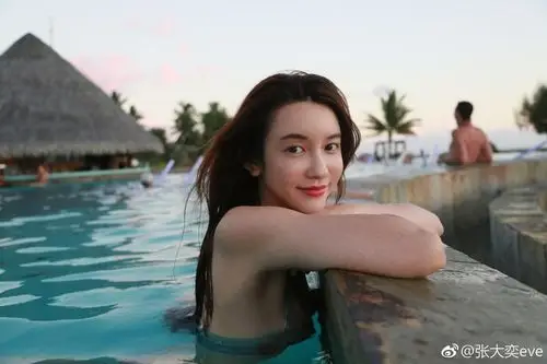 组图:网红张大奕清凉下水 身材前凸后翘赞爆_高清图集_新浪网