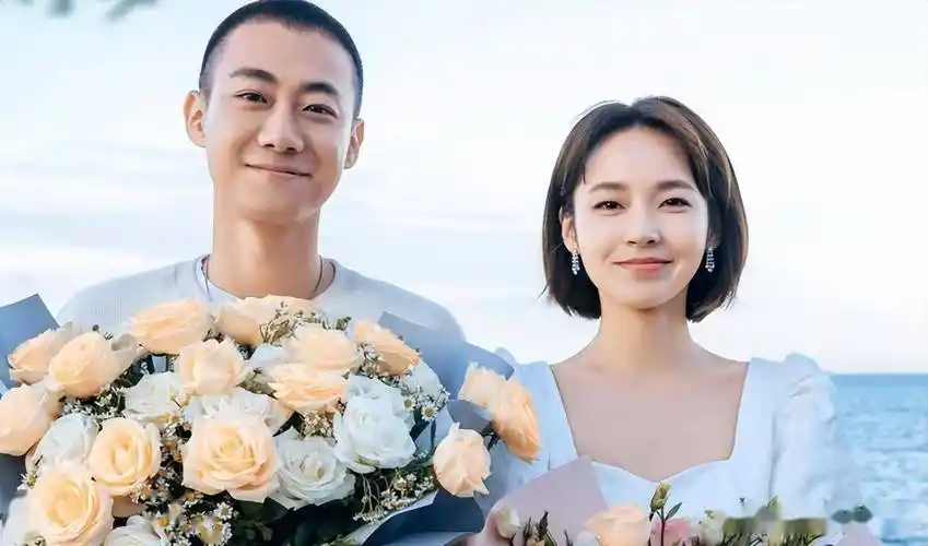 35岁张佳宁庆生,和宋茜黄晓明同框好显嫩,网友:她吃防腐剂了