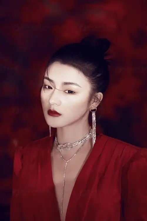 复古与时尚的巧妙碰撞尽显浪漫女人气息