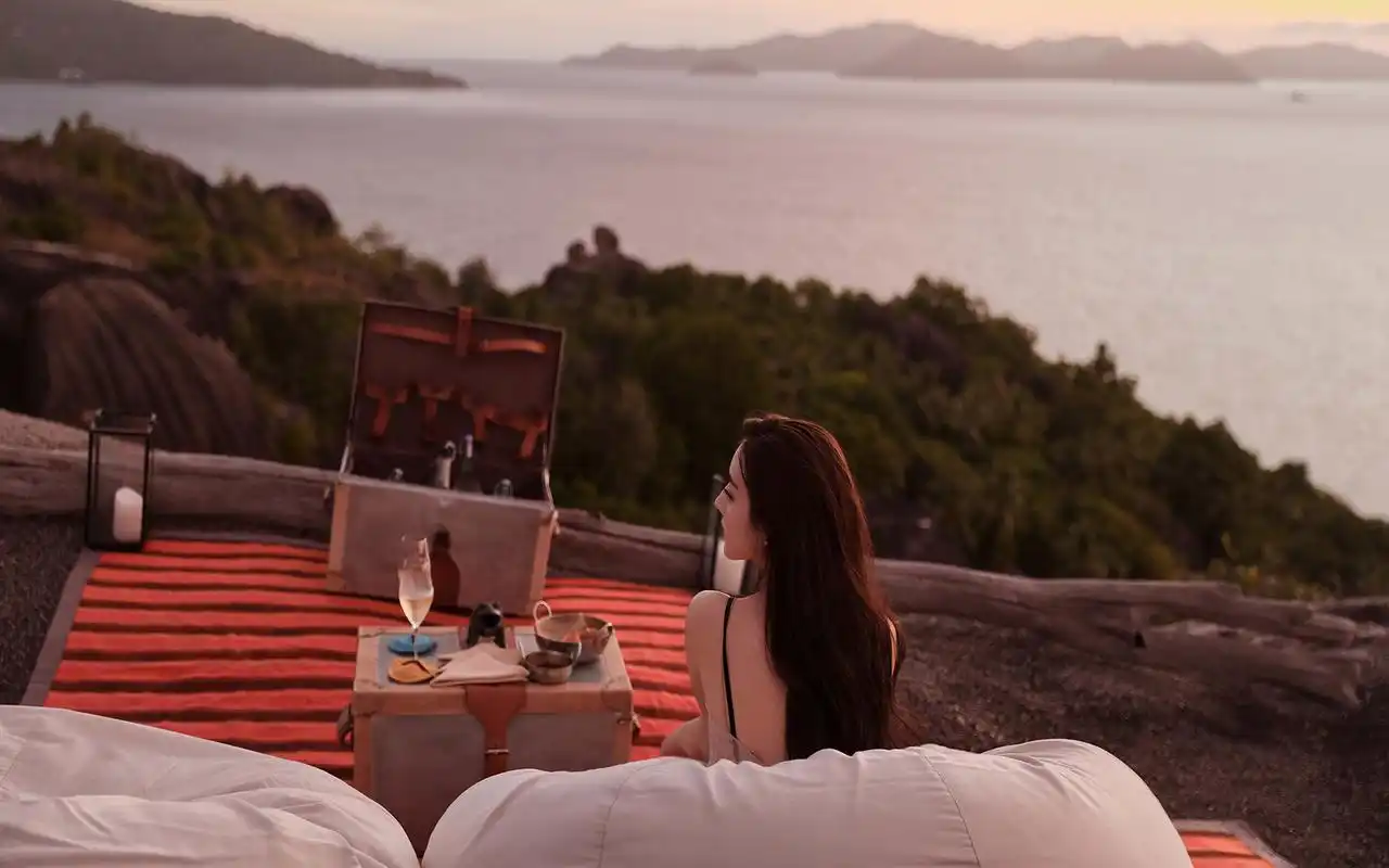 迪丽热巴夕阳下唯美性感写真壁纸