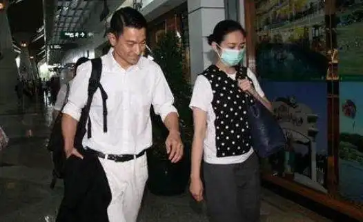 天王的女儿学校不肯收,如今长大的刘向蕙,长相甜美酷似朱丽倩