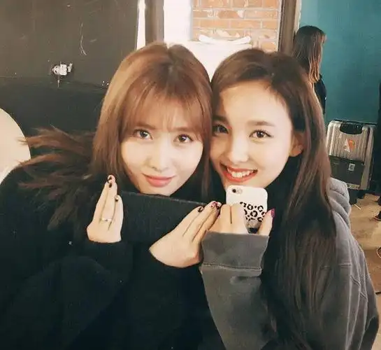 们有没有美女合照可以做闺蜜头像的