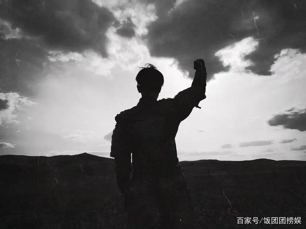 《沉香如屑》杀青成毅晒背影照告别仪式感满分,看到腰围粉丝慕了