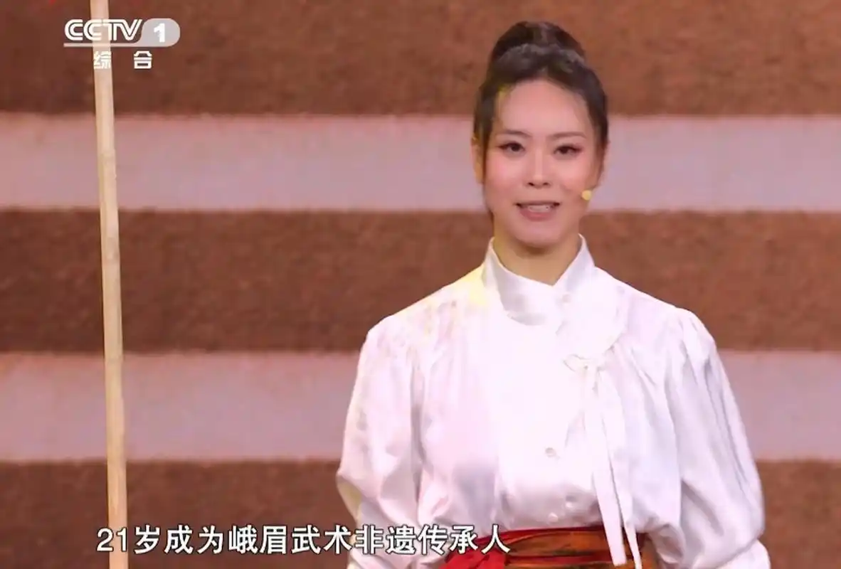 4岁习武,凌云讲述成为峨眉武术非遗传承人的故事  央视五四晚会上