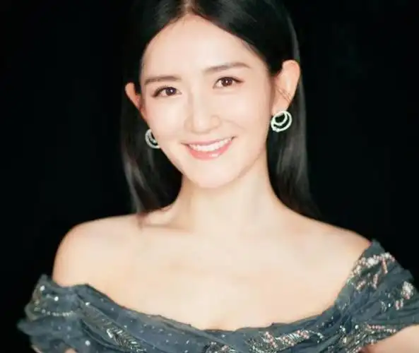 谢娜参加双十一晚会抢词忘梗太尴尬她欠内娱一个道歉