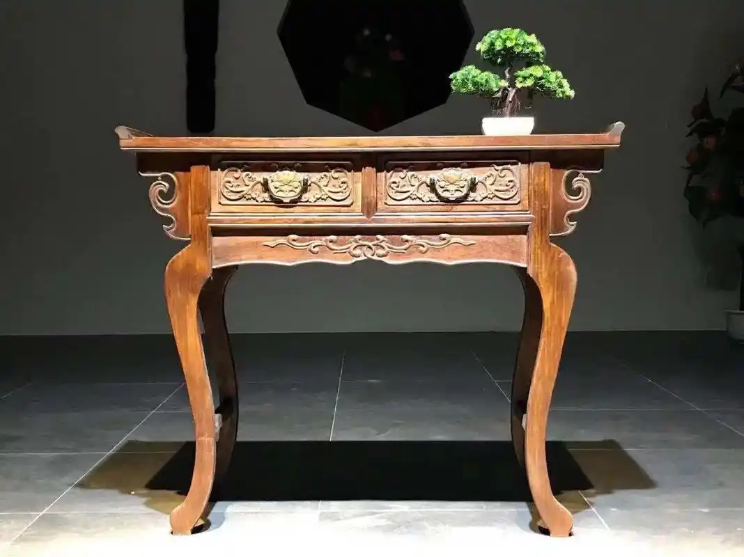 明清古典家具 【弯腿卷云花,雕工供桌】 此桌器型美观,雕工 - 抖音