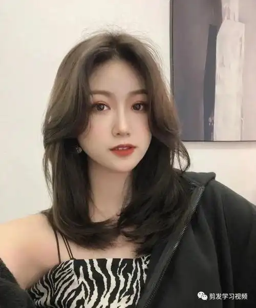 "初恋内扣锁骨烫"春天烫,减龄又好看!_腾讯新闻