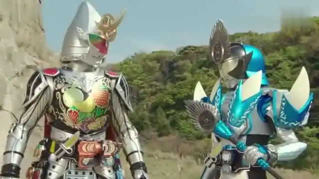 假面骑士铠武与伙伴们协力作战,击败镀金的假面骑士mars