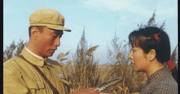 原本以为两人可以过上幸福的生活,但陈小艺却被曝出幽会小鲜肉明星的