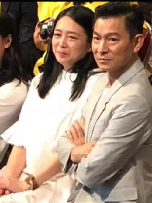 刘德华老婆照片刘德华53岁老婆近照