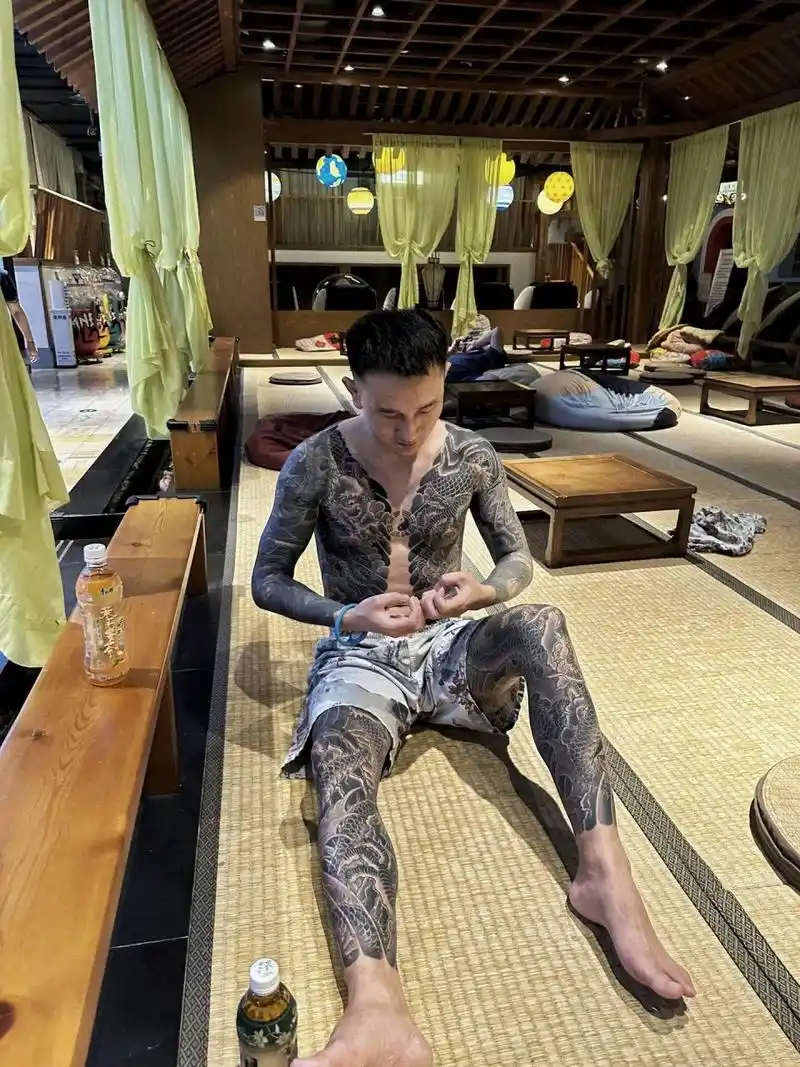 九纹龙 通体九龙图