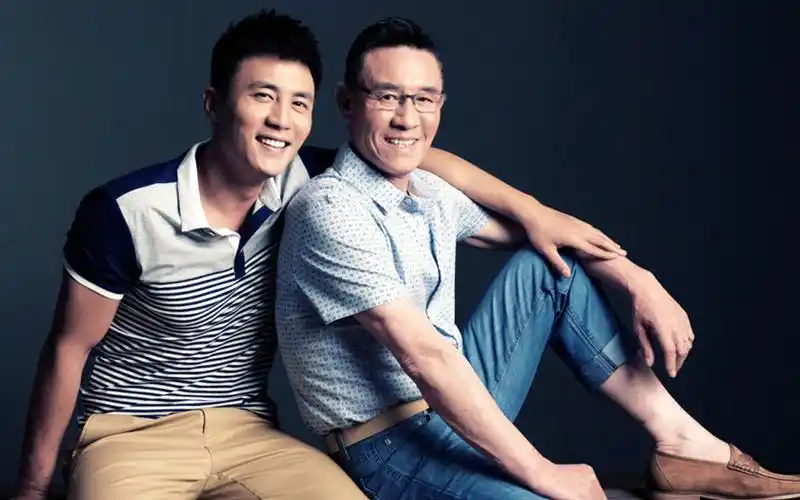 《旋风孝子》杜淳与父亲杜志国亲情摄影桌面壁纸下载