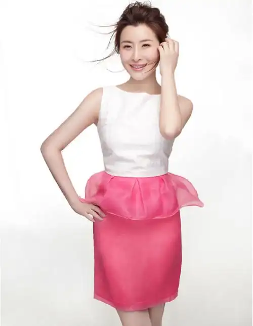 "玉芬"王雅捷:被赵本山捧红,拒上春晚,嫁于洋生一子幸福美满_腾讯新闻