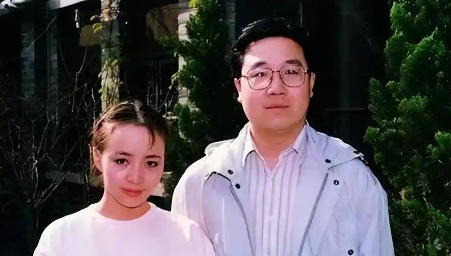 风水轮流转,"老死不相往来"的宋丹丹和英达,输赢终于见分晓_巴图_梁欢