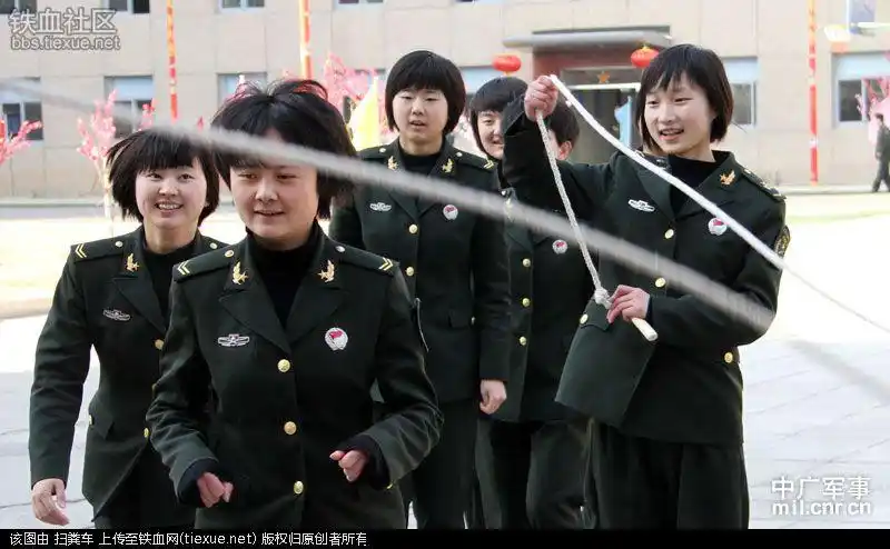 [图]北京军区某通信总站女兵快乐充实过新年