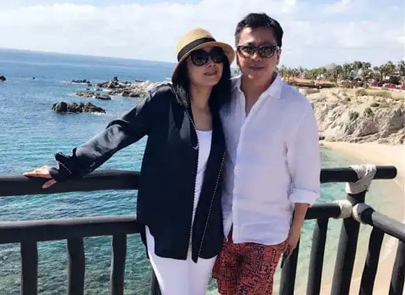 王中磊爱妻王晓蓉,作为华谊总裁的夫人气质那是妥妥的了,不仅优雅大方