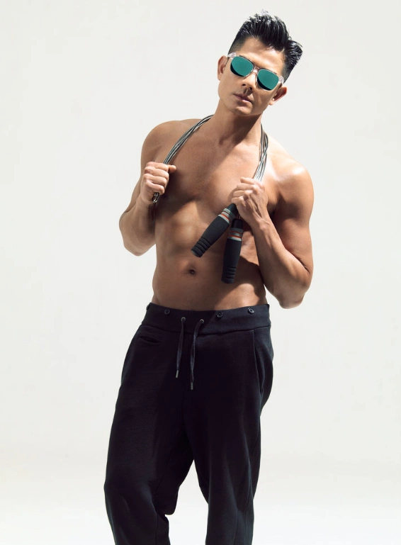 郭富城拍照的姿势,图1大秀腹肌,图4简直是每个少女心中的梦