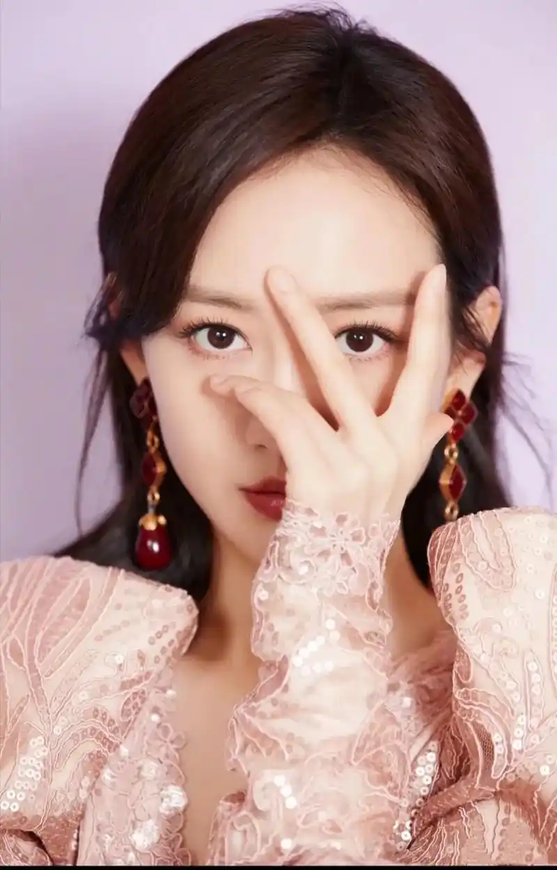 顶级壁纸〕盛世美颜王鸥高光时刻,傻傻分不清她和李纯#王鸥  - 抖音