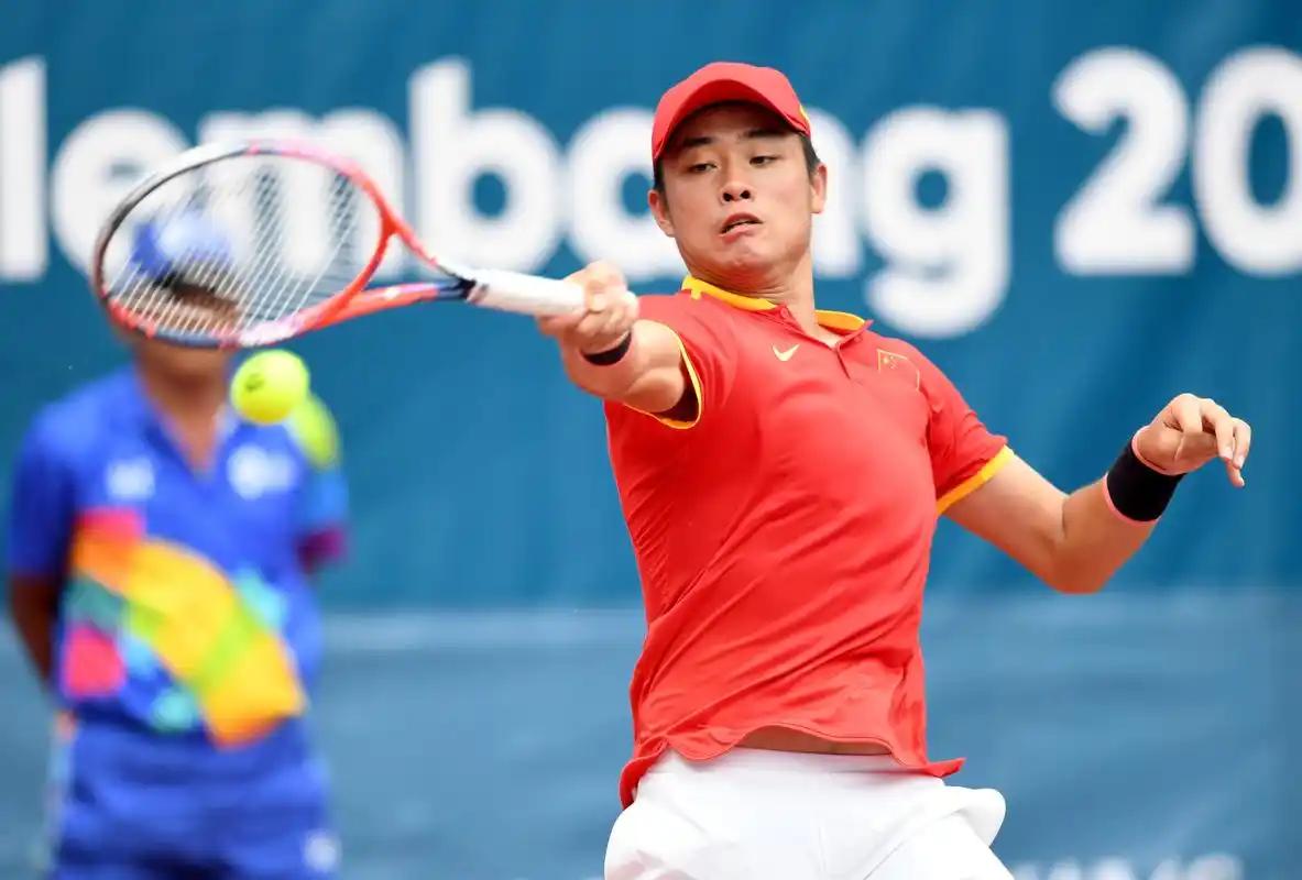 网球——中国队吴易昺获男单亚军(9)