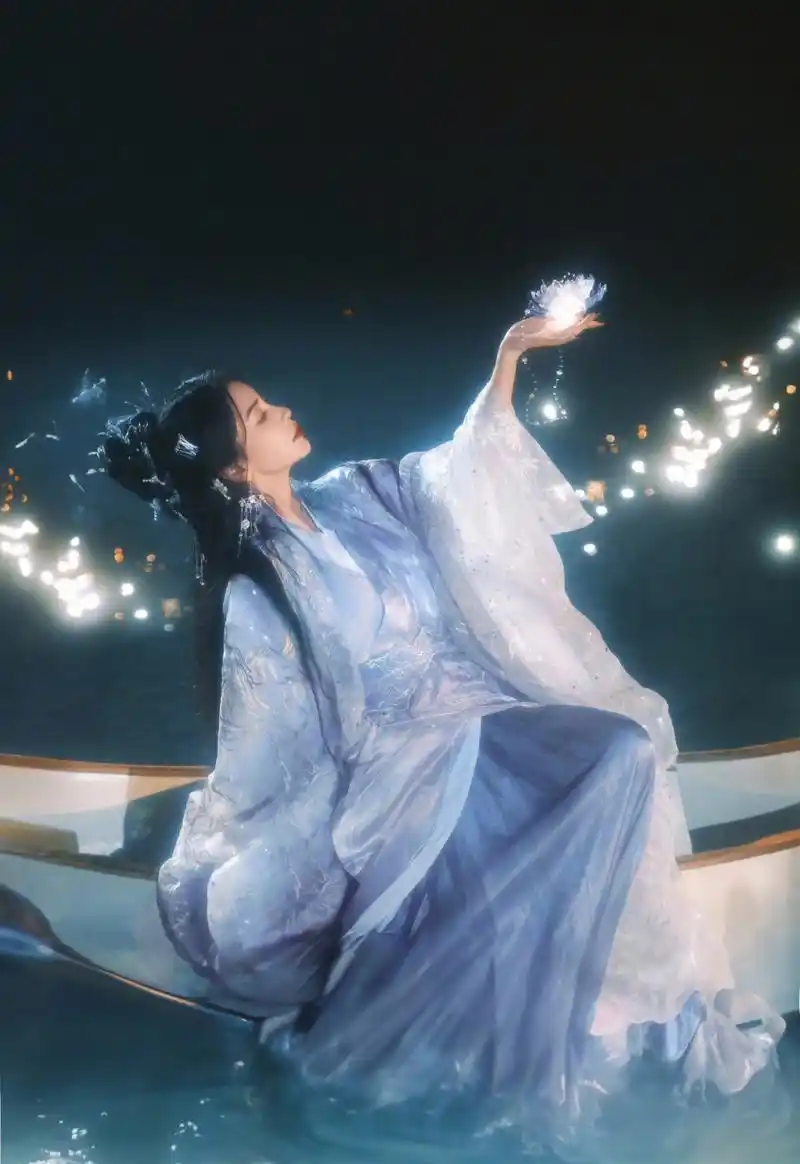 angelbaby(杨颖)古风照好有仙气啊,像是从画中走出来的一样.#杨颖