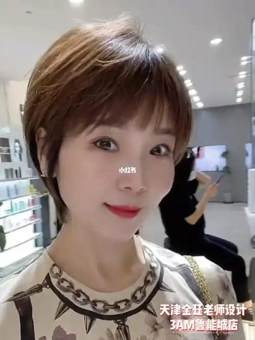 短发发型减龄显脸小圆脸也适合,适合小脸女生的发型有什么,脸大的女生