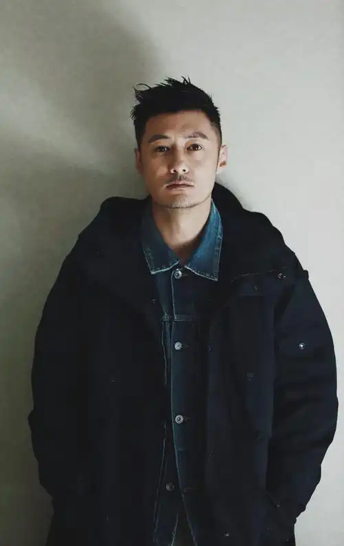 《24小时》余文乐成"团恐" 助攻女粉丝向白敬亭索福利