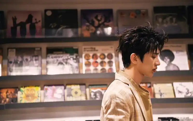 蔡徐坤最新帅气图片桌面壁纸