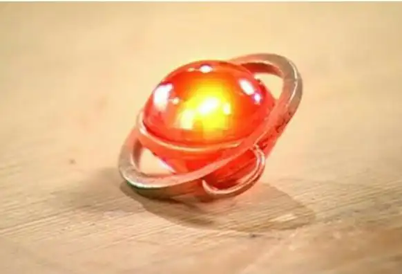 p>轮回血石,《萌学园》系列中的暗黑灵石之一,启动时闪耀着红色凶光