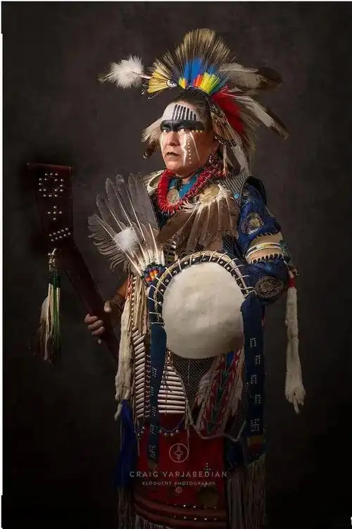 摄影师镜头下绚丽多彩的印第安传统服饰