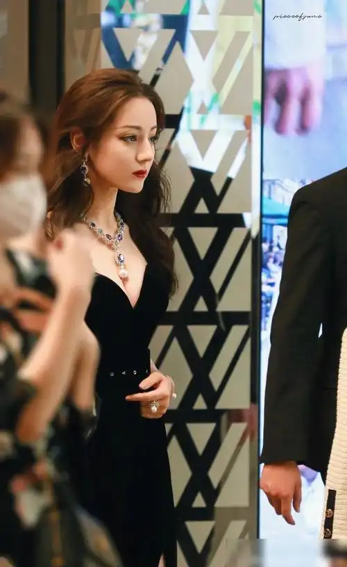 娱乐圈有哪些用力过猛的人和操作|迪丽热巴|唐艺昕|李晨|杨幂_网易