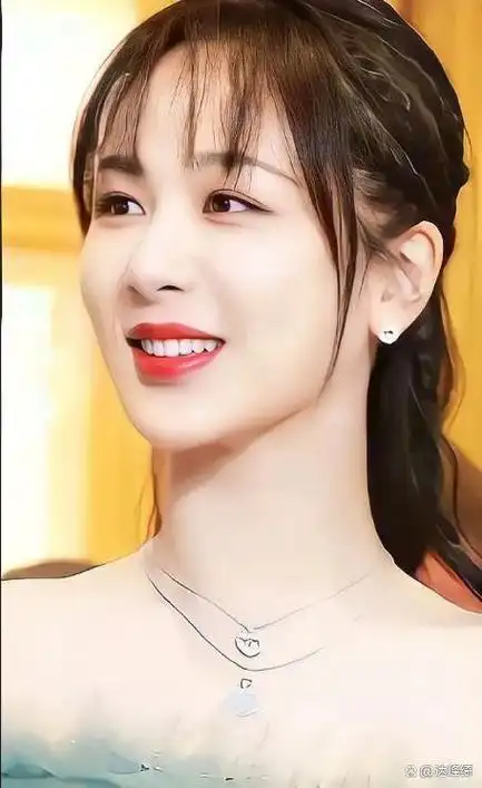 杨紫,原名杨旎奥,1992年11月6日出生于北京市房山区,毕业于北京电影