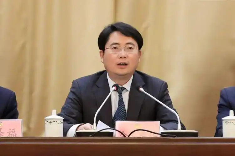 余庆县委书记令狐绍辉履新满月这个月他都做了些什么