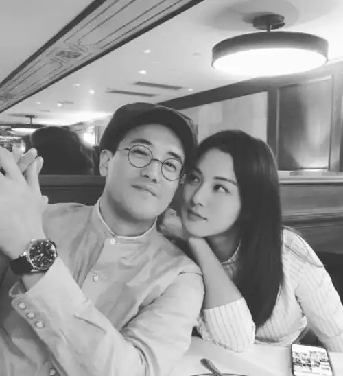 曾国祥森林婚礼曝光,众多明星发祝福,新娘深得公公曾志伟欢心_王敏奕