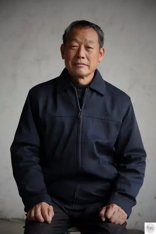 农村老人肖像,70岁仍是家里"顶梁柱"