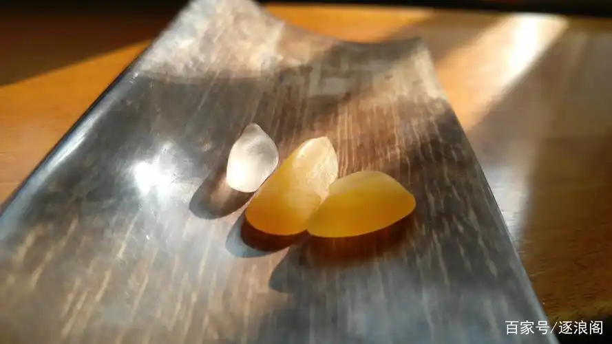 金丝玉宝石光第20组三颗包金料小原石,天然之美令人心动