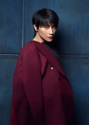 陈志朋终于换新发型,收起刘海露出额头,更帅气了!