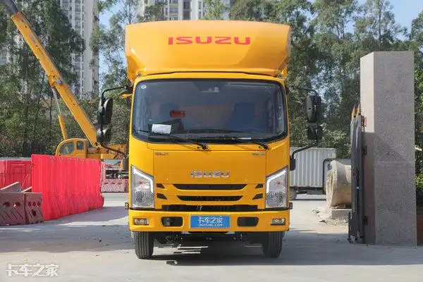 搭载国六493发动机实拍江西五十铃翼放ec5双排轻卡