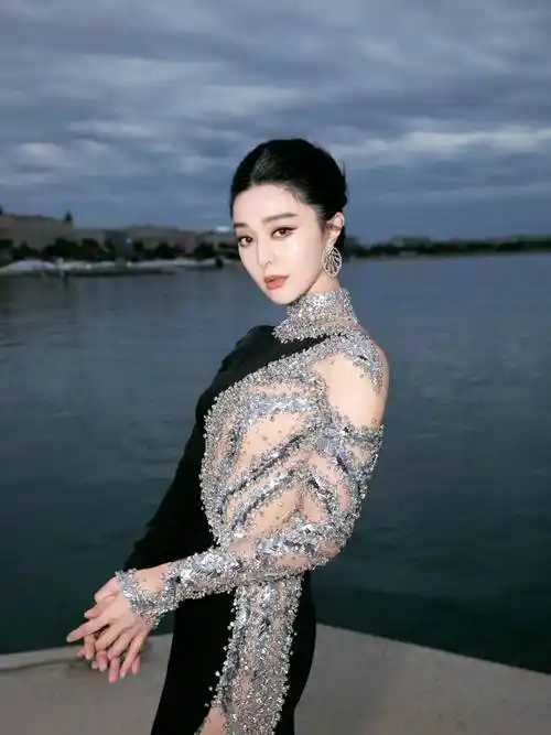 论女王范还得看范冰冰,戛纳第7套造型,范爷犹如凤凰涅盘归来!